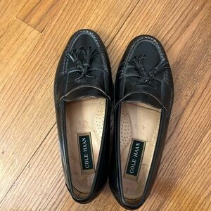 Cole Haan men’s size 9 used but well taken care of black tassle shoes.